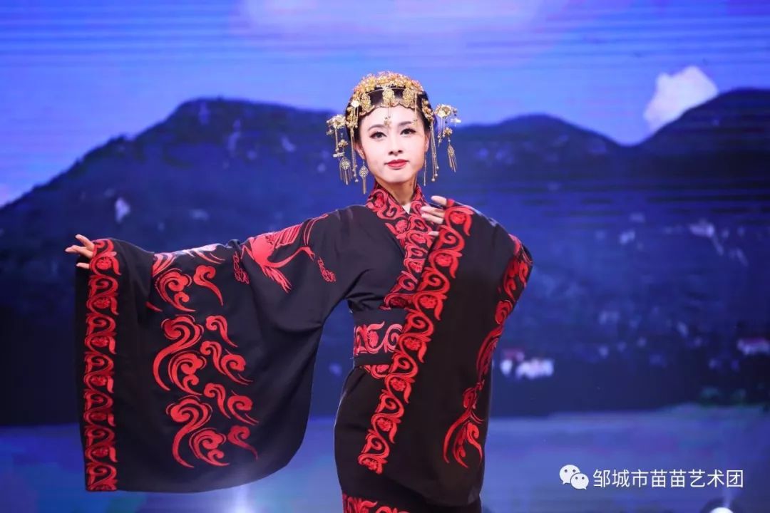 最新抚母情怀，深情拥抱母爱，触动心灵深处