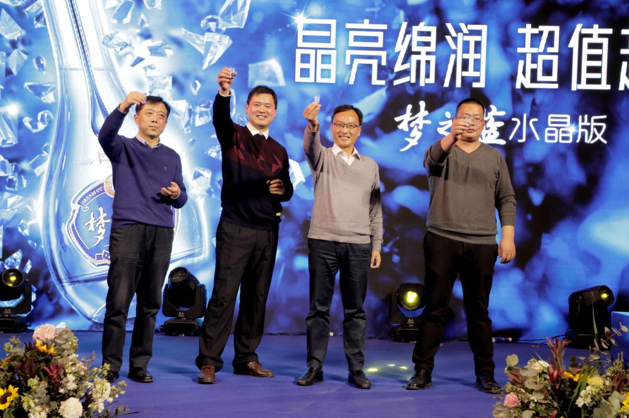 梦之蓝新品发布,开启自然美景探索之旅的梦幻启程