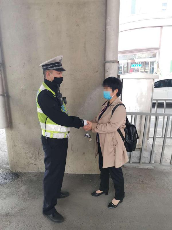 小偷女的日常趣事，爱与陪伴的时光