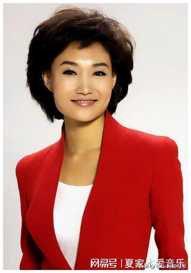 最新女主持聚焦热点话题深度探讨的三个要点